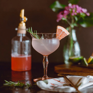 Рецепт коктейля «Розовый Мартини»